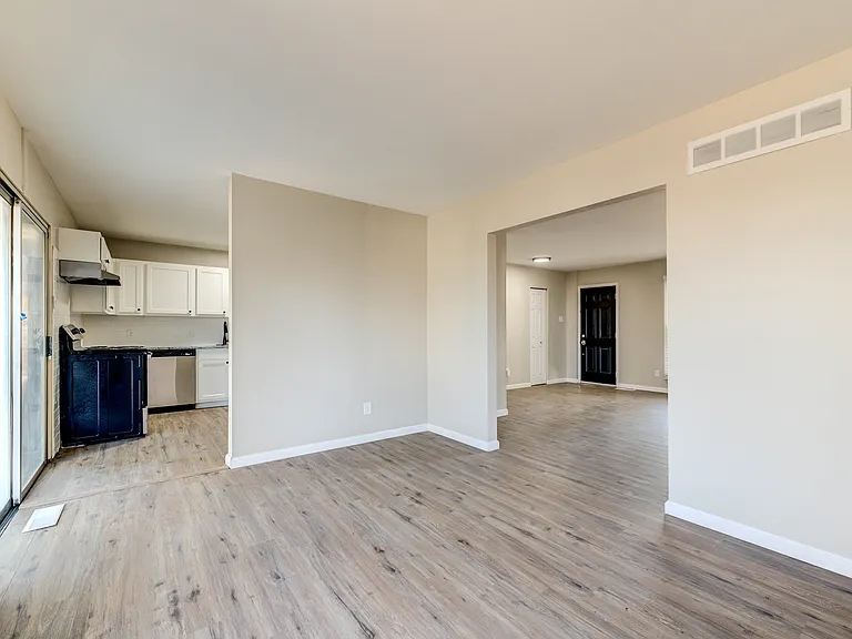 8435 Bridle Spur Dr — Photo 16