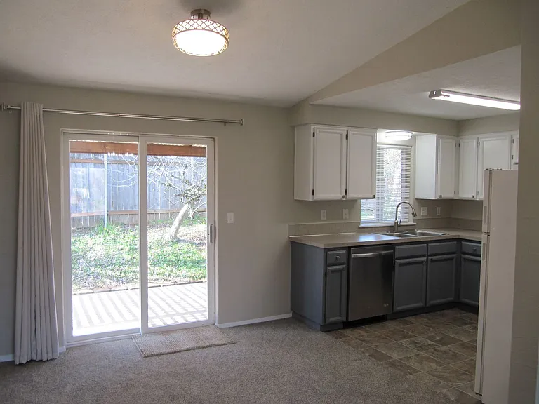 5205 9th Ct SE — Photo 4