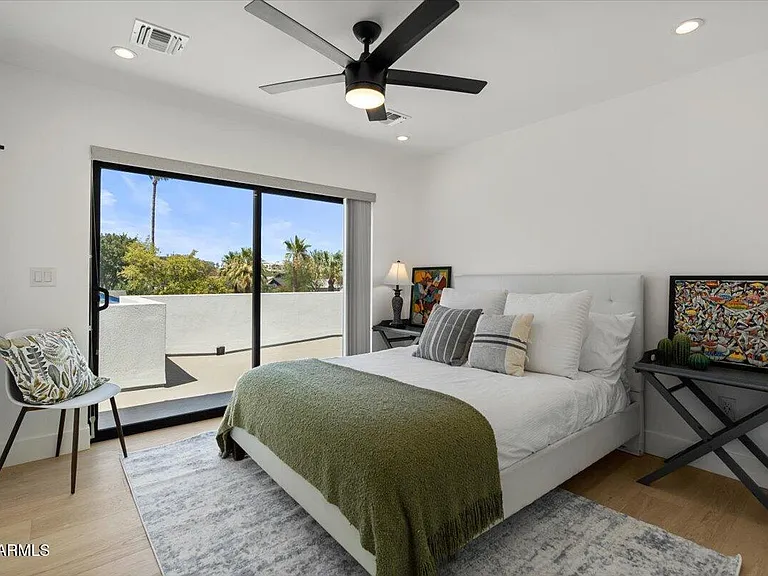 230 W Monterosa St — Photo 33