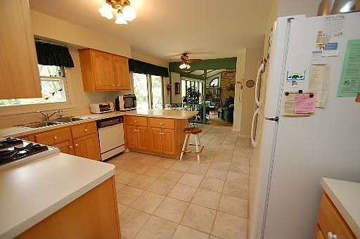 3rd image of 25W270 Gunston Ave