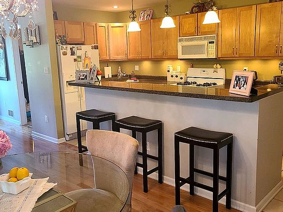 4th image of 2515 Longwood Dr APT 103
