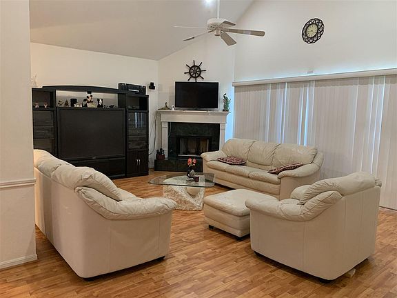 3rd image of 8040 Torrey Pines Cir