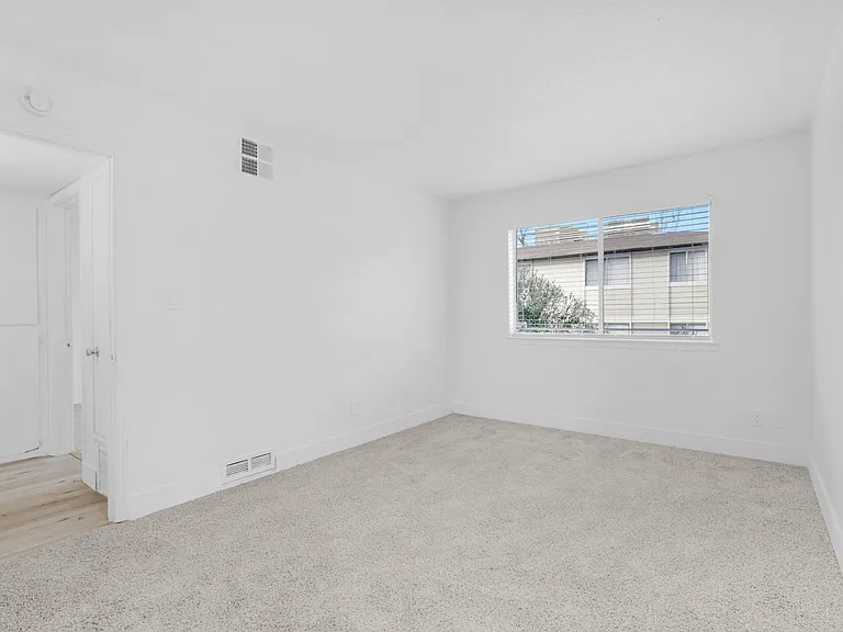 Shelfield Apartments — Photo 38