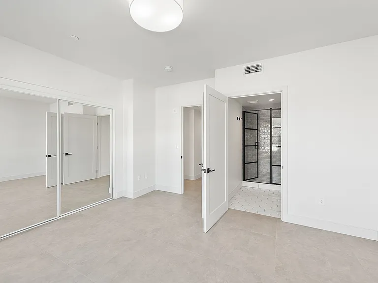 6025 Craner Ave — Photo 24