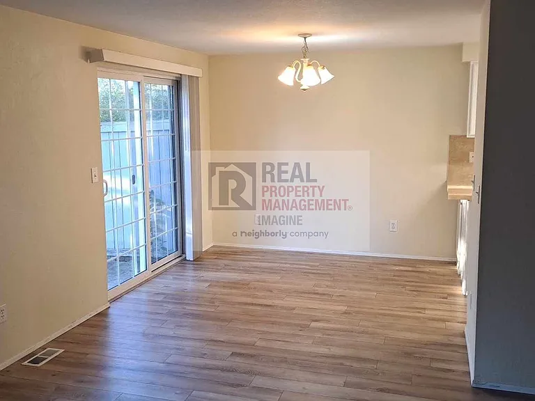 15323 Berry Valley Dr SE — Photo 5