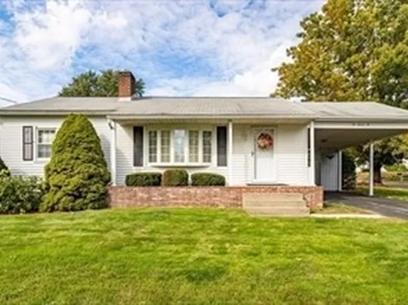 2 Rennie St, Lunenburg, MA 01462
