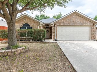 661 Mistymoor Ln, Fort Worth, TX 76111