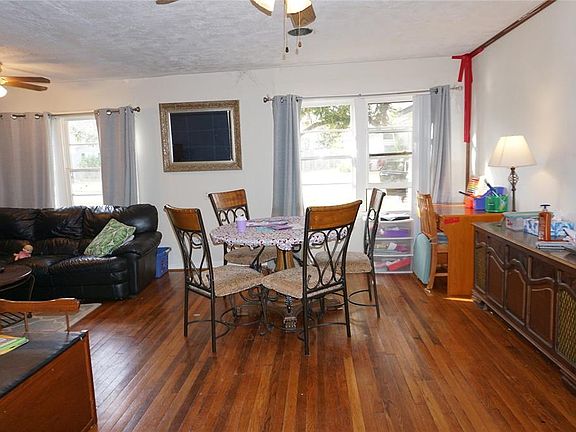5th image of 4727 Bland St