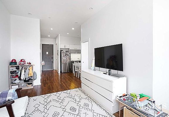 3rd image of 230 E 124th St APT 4A