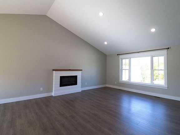 4th image of 28 Emerson Road
