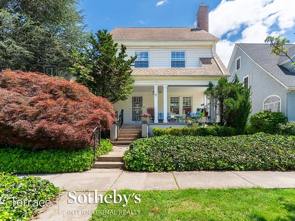 10028 75th Ave, Forest Hills, NY 11375