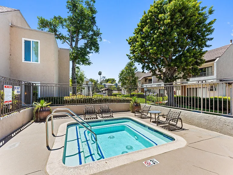 Mesa Pines Apartments — Photo 10