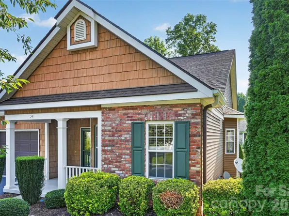 25 Old Pasture Way, Laurel Park, NC 28739
