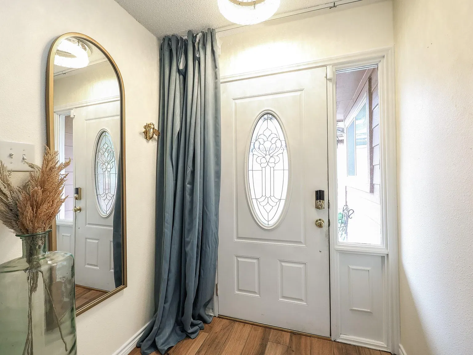 3 bed, 2.0 bath, 1568 sqft, $2,000 — Photo 4