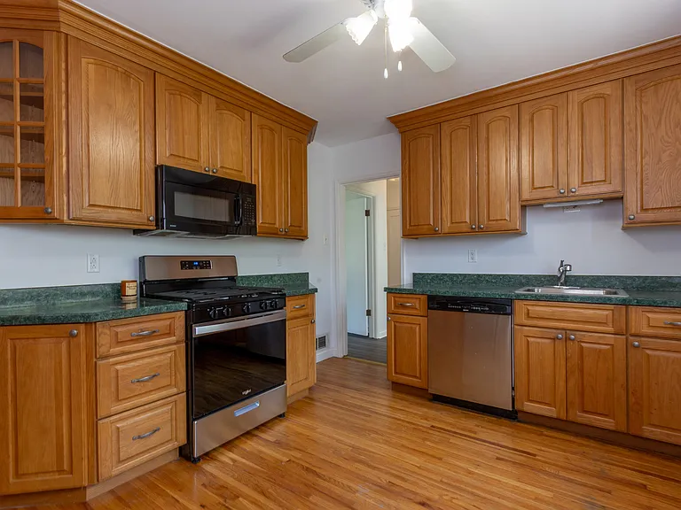 9046 Southview Ln — Photo 7