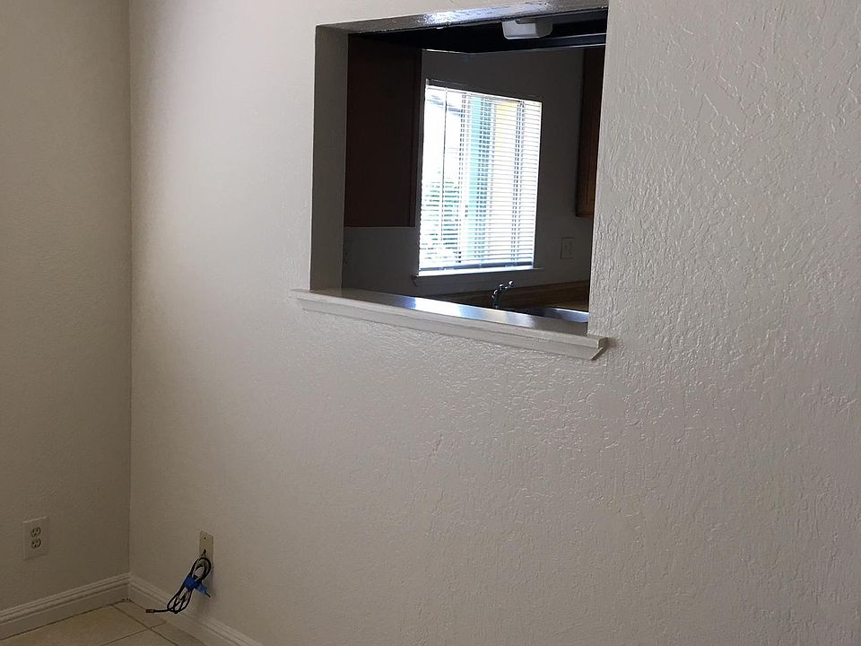 Kitchen/ Livingroom Serving Window