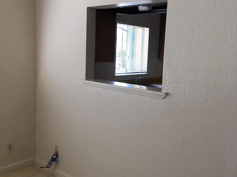 Kitchen/ Livingroom Serving Window