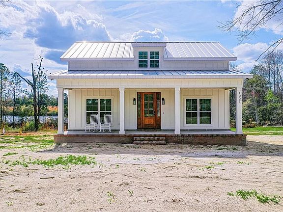 4th image of 1002 Azalea Dr