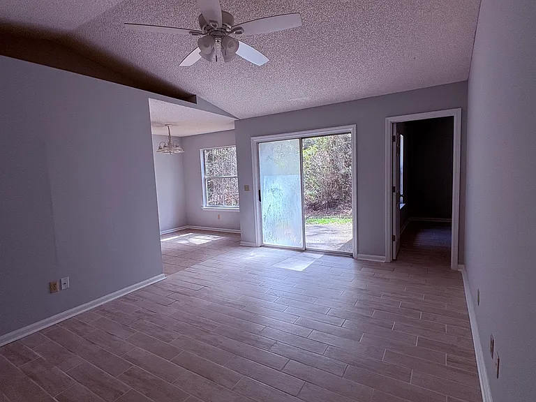 175 Talbot Ct — Photo 10