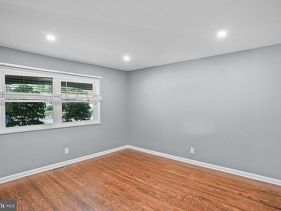 5th image of 1529 Pleasant Dr
