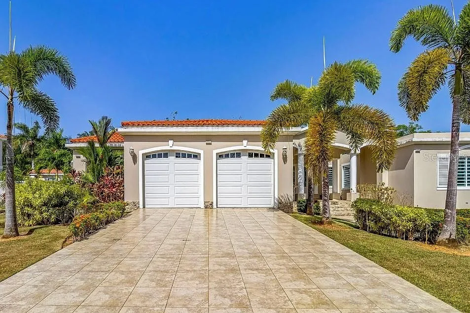4 bed, 3.0 bath, 3800 sqft, $8,500 — Photo 2