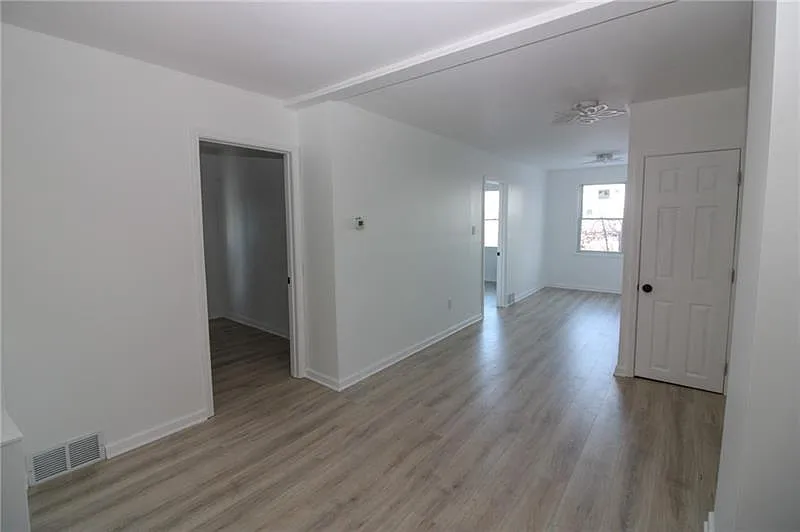 3 bed, 974 sqft, $2,800 — Photo 2