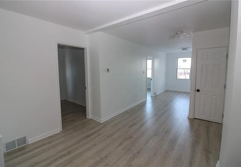 1629 Glenbrook Ave — Photo 2