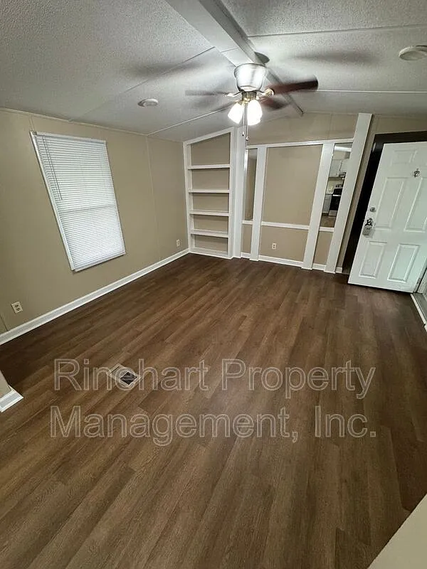 3 bed, 2.0 bath, 1064 sqft, $1,800 — Photo 2