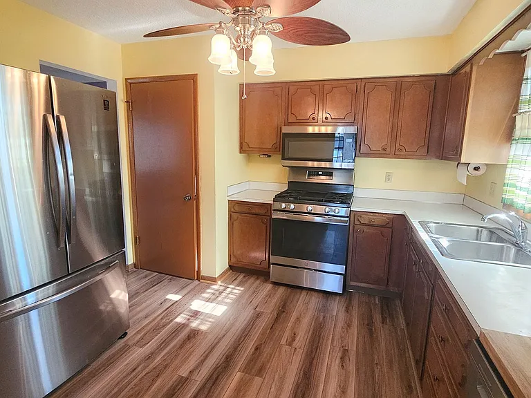 214 SW Arlan Dr — Photo 5