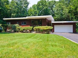 4 Winding Way, Locust Valley, NY 11560