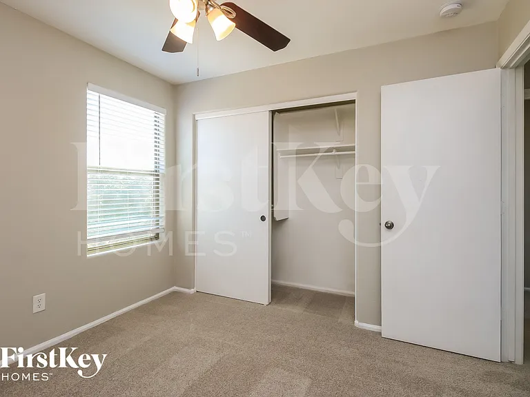 1422 E Penny Ln — Photo 11