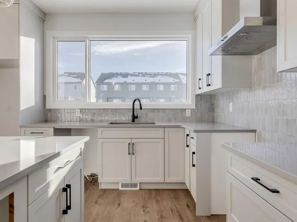 33 N Savanna Pl NE, Calgary, AB T3J 5P9