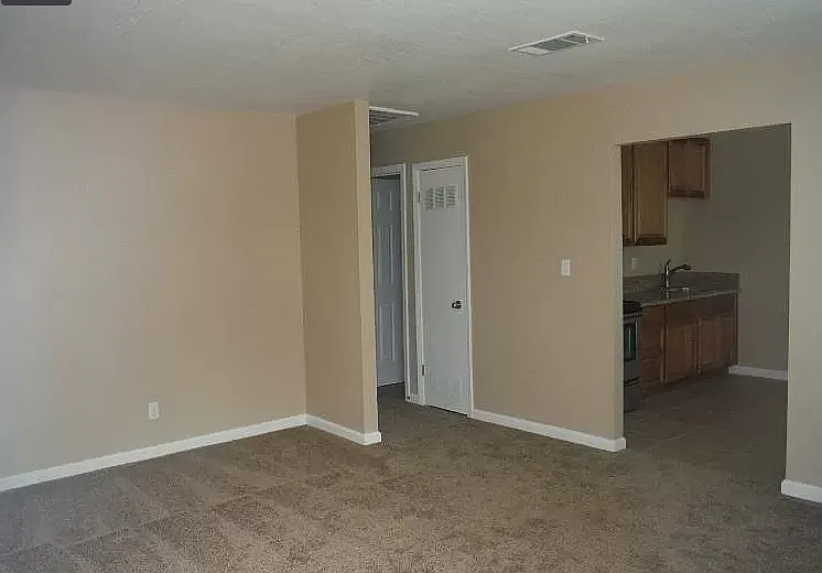 210 W Ivy St #E — Photo 3