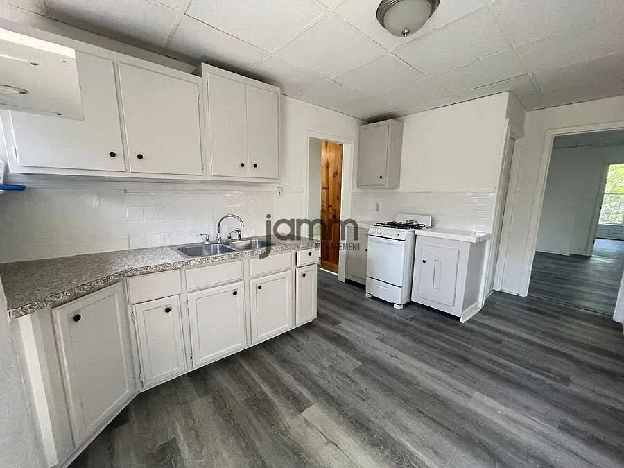 Cleveland: 2 Bedroom 1 Bathroom — Photo 3