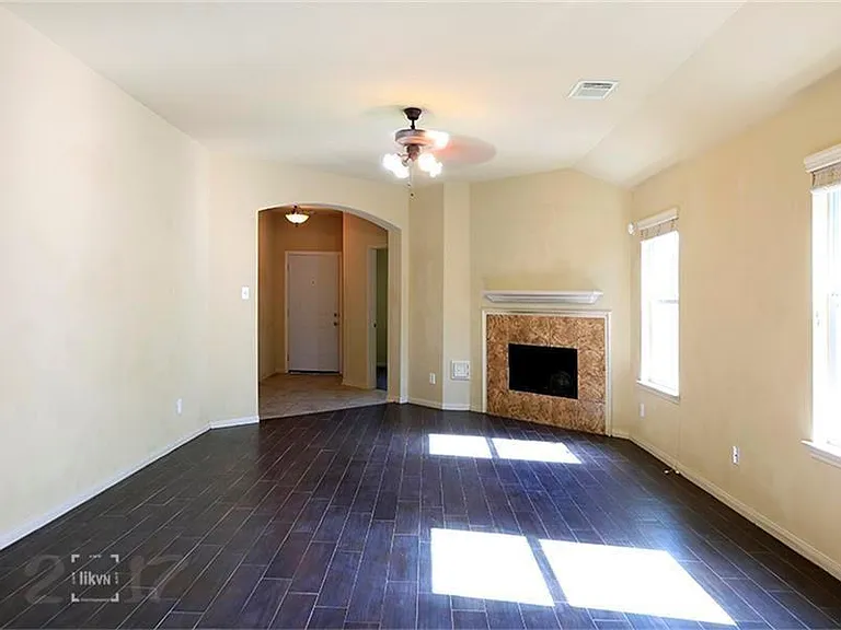 8014 Thorncroft Manor Ln — Photo 7