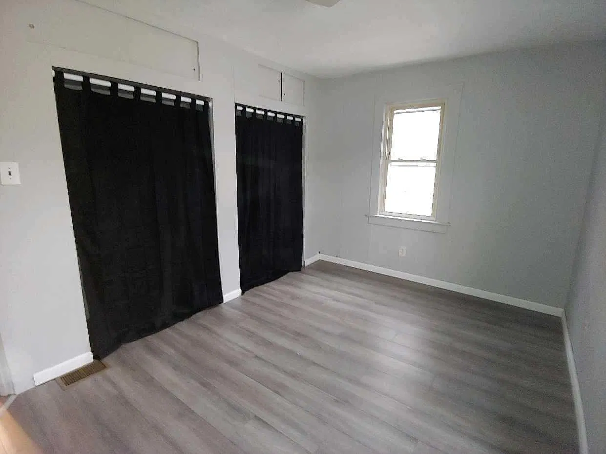 3 bed, 903 sqft, $1,050 — Photo 2