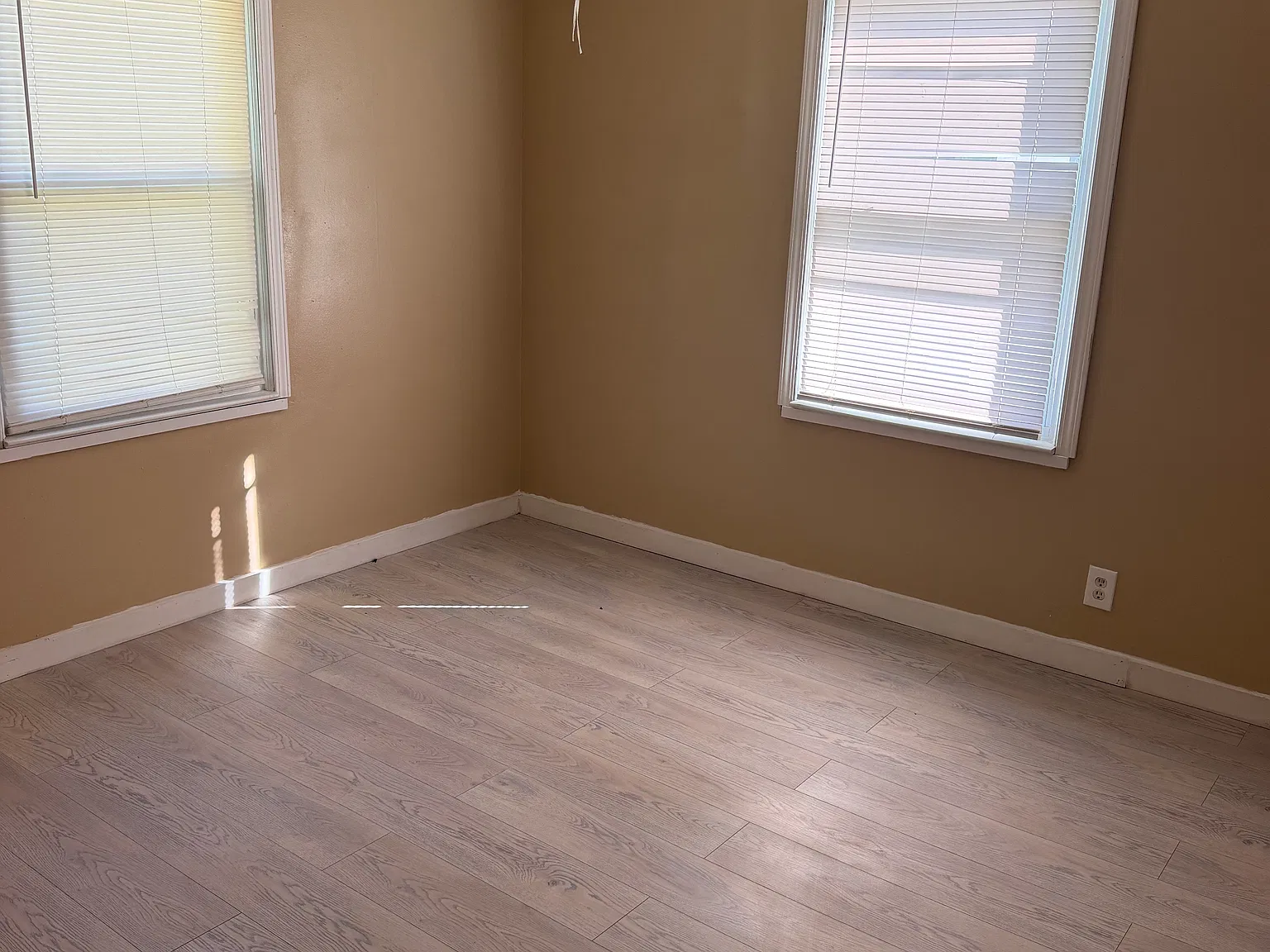 3 bed, 900 sqft, $950 — Photo 4