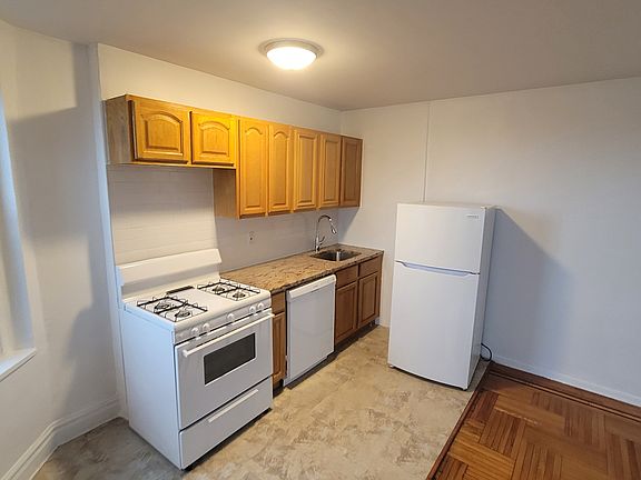 4th image of 160 Beach 117 St #6N