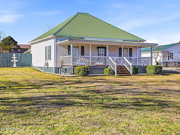 2nd image of 328 Mount Paran Rd