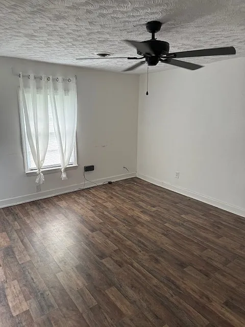 3 bed, 1.5 bath, 1066 sqft, $1,150 — Photo 3