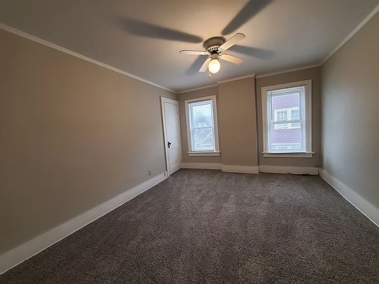924 Hamlin St — Photo 9