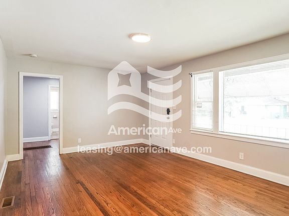 490494_005_living_room_13833674.jpg