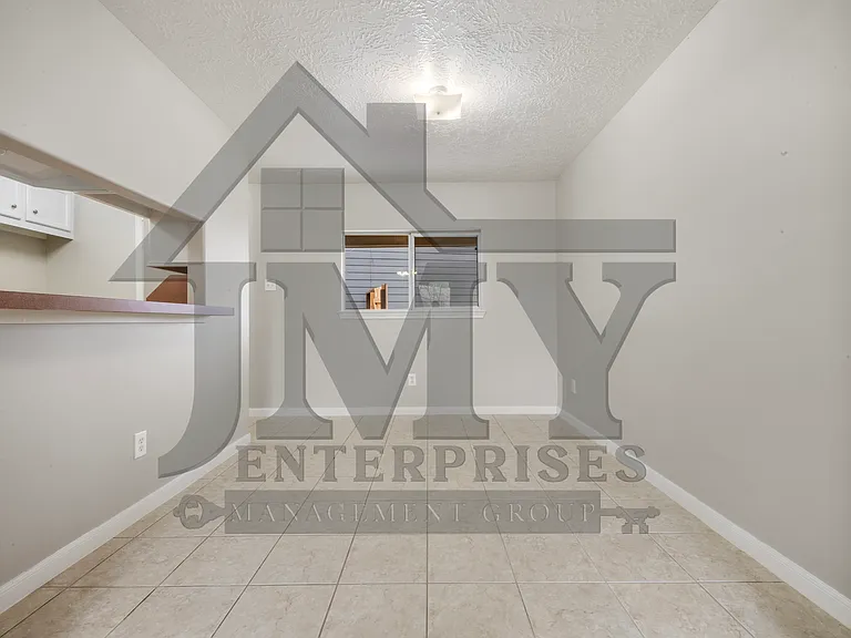 2530 Aldon St #B — Photo 16