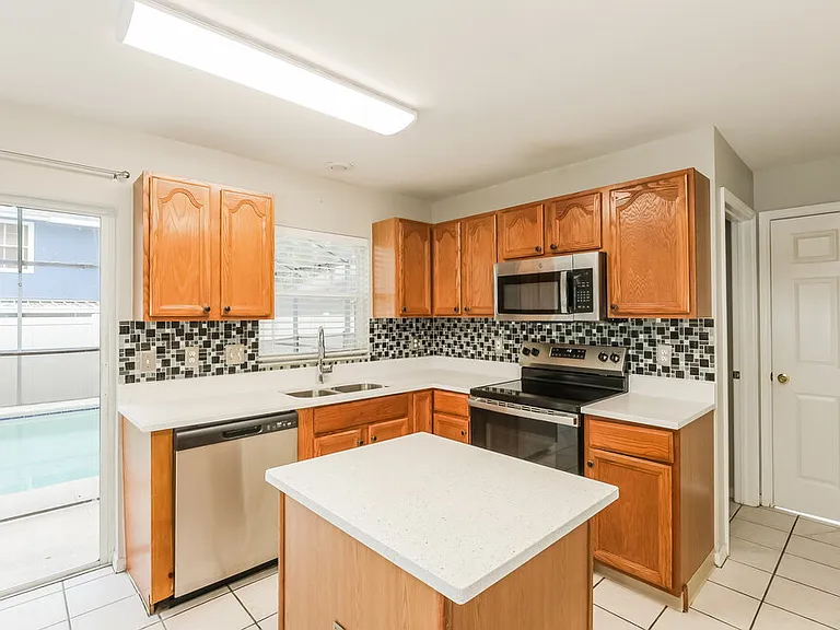 2321 Lyncrest Ct — Photo 8