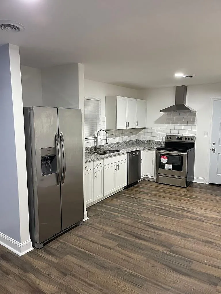 2 bed, 1.5 bath, 900 sqft, $1,350 — Photo 1