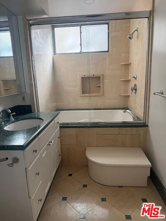 223 S Lasky Dr — Photo 4