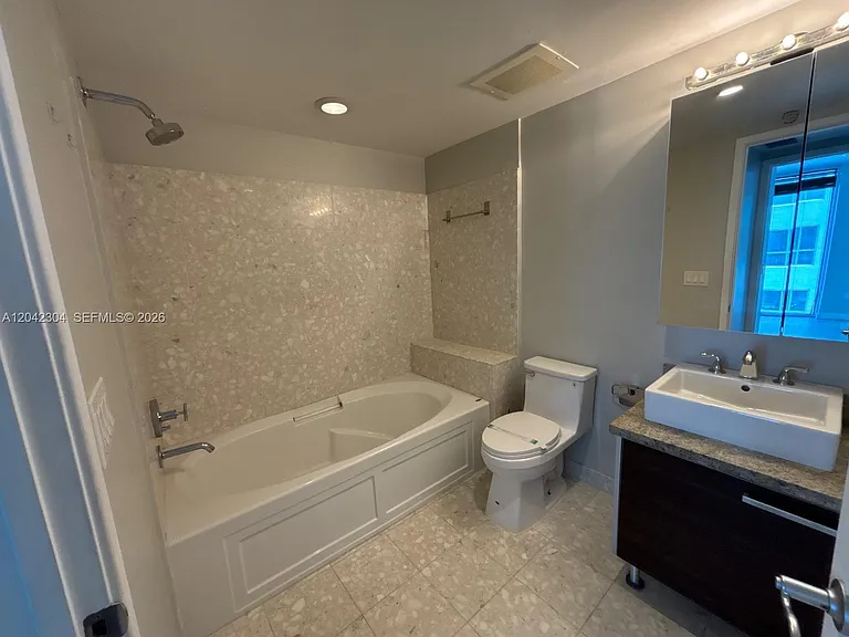 185 SW 7th St #1410 — Photo 7
