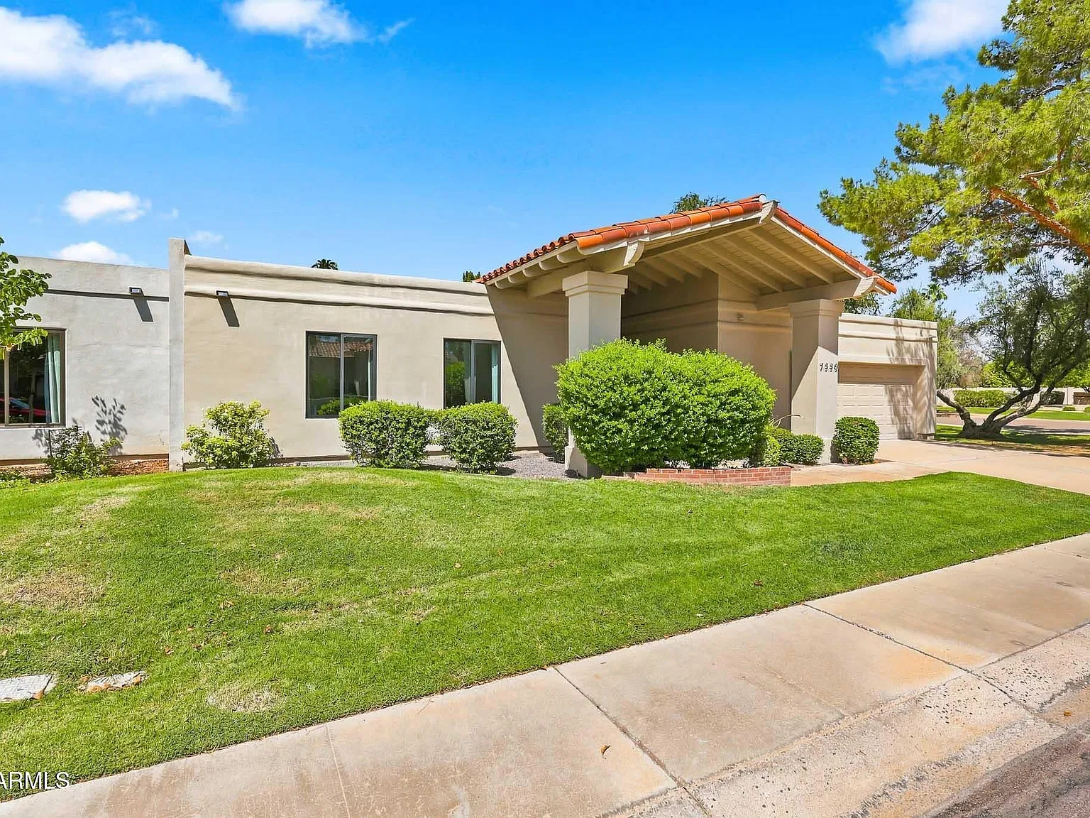 3 bed, 3.5 bath, 2700 sqft, $14,000 — Photo 4