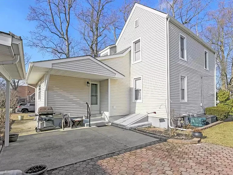 302 S 2nd St #A — Photo 11