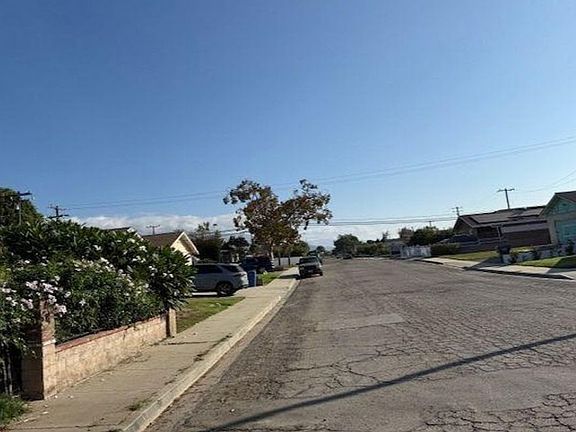 Exterior Neighborhood (street photo)